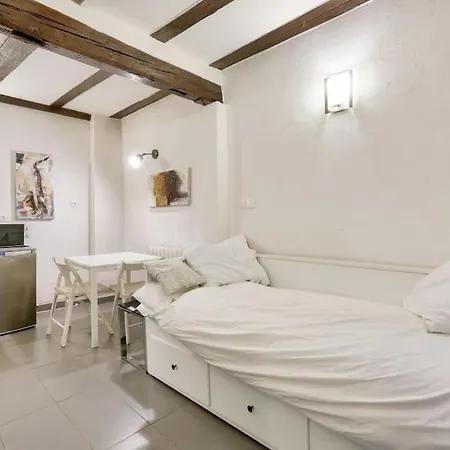 Charming Studio Historical Center Of Appartamento