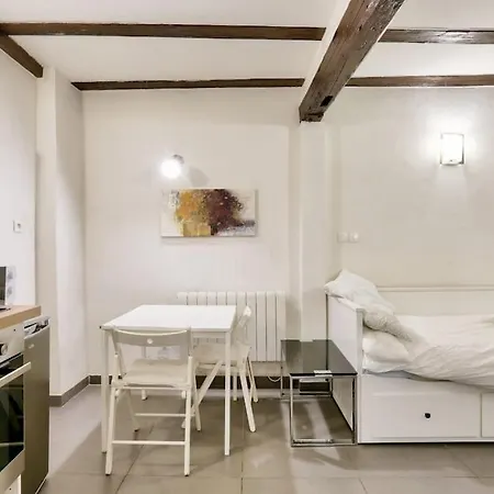 Charming Studio Historical Center Of